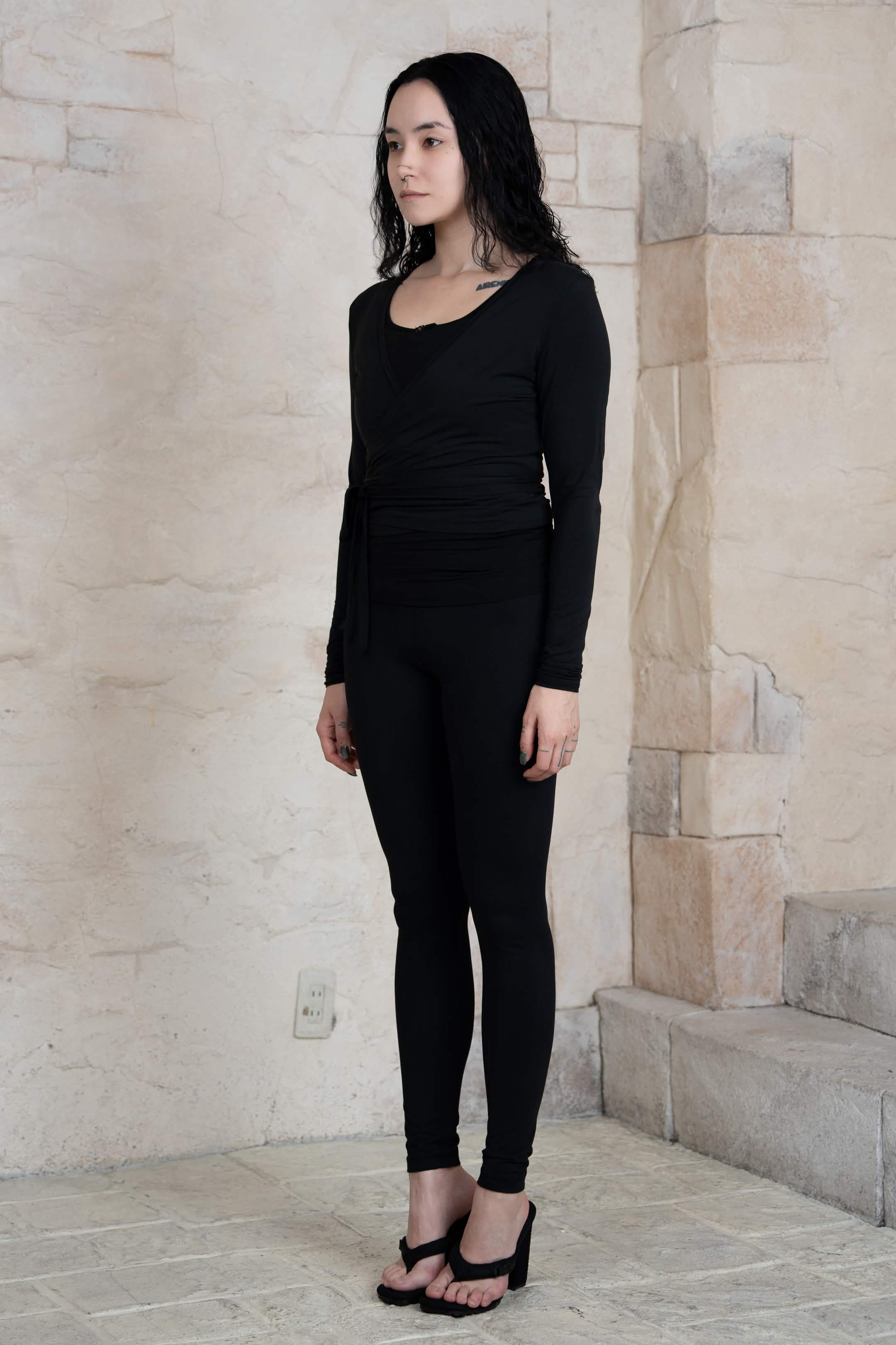 Uru full body angle