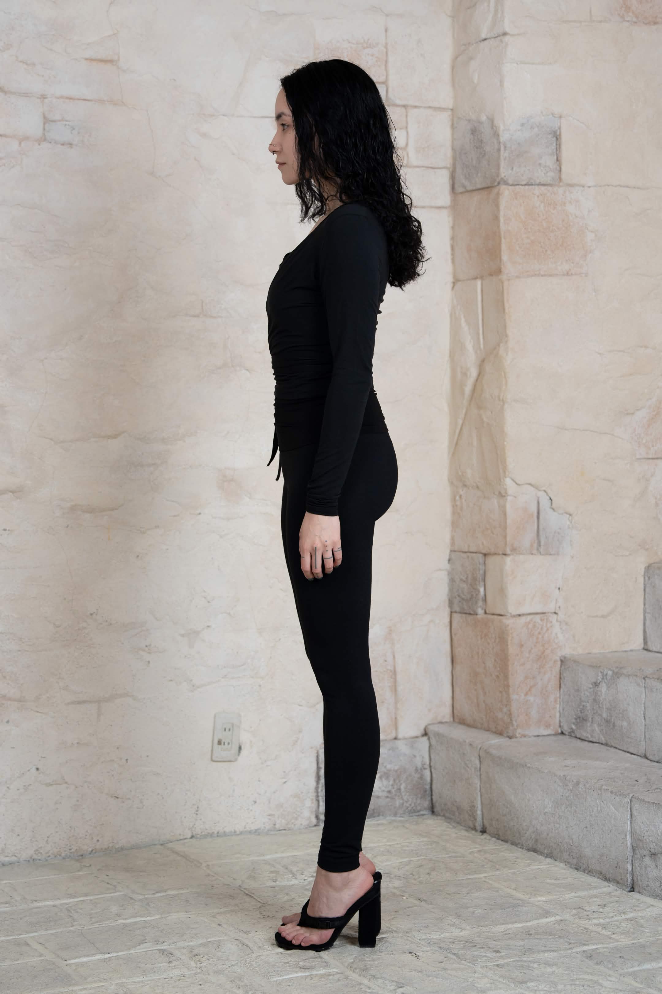 Uru full body side
